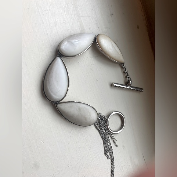 Kenneth Cole Reaction iridescent pearl with silver teardrop bracelet - Picture 4 of 6